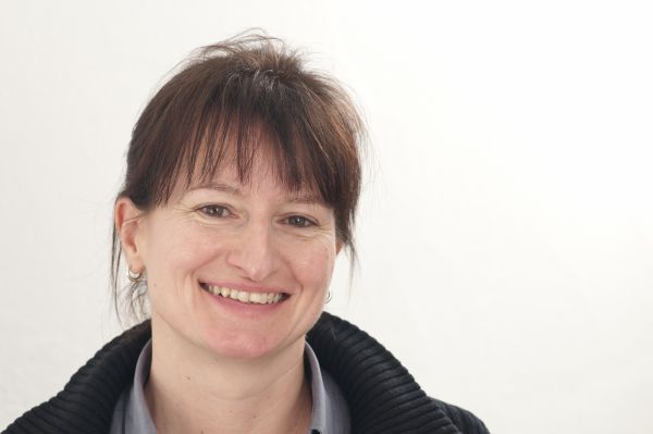Regine von Klitzing wins the 2016 EPJE Pierre-Gilles de Gennes Lecture Prize.